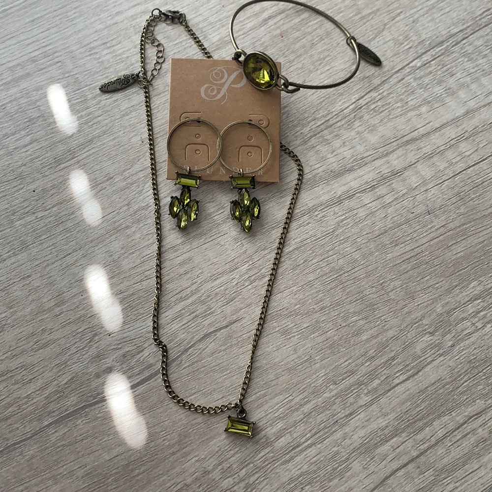 Plunder Jewelry set of green earrings, necklace and bracelet